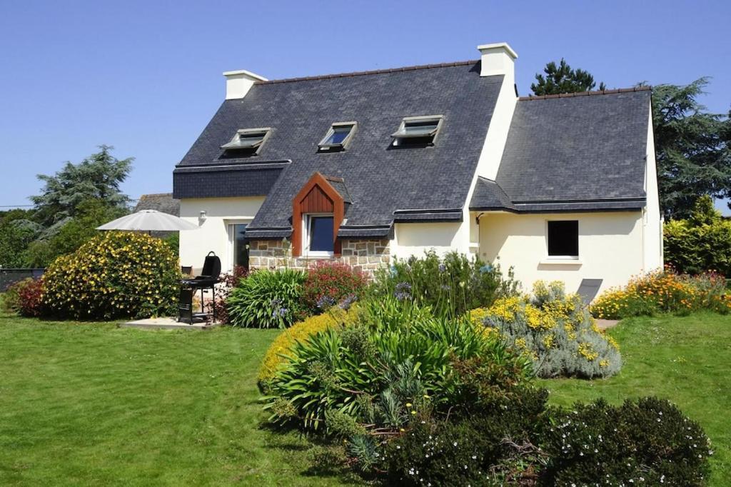 Nice Holiday Home With Beautiful Garden, Paimpol Eksteriør billede